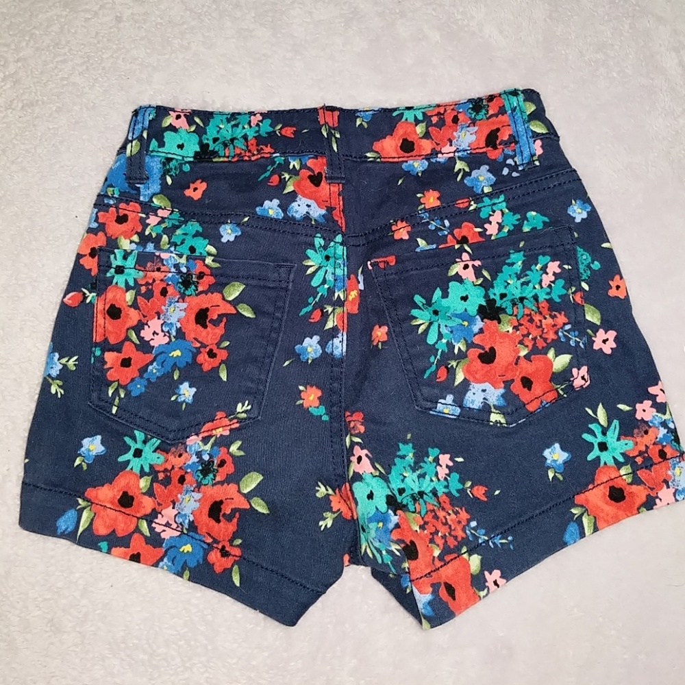 Floral Patterned Shorts - Picture 2 of 4